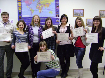 Наши студенты получили сертификаты об окончании курса страноведения с Кристин Бейкер, США